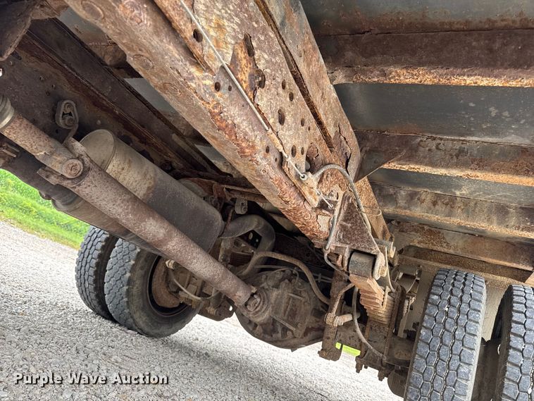 image for item FB5835 2006 Ford F550 flatbed truck