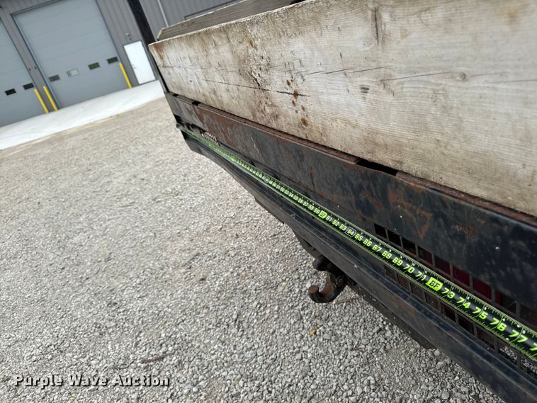 image for item FB5835 2006 Ford F550 flatbed truck