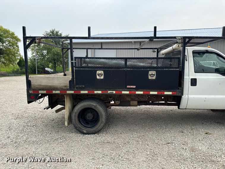 image for item FB5835 2006 Ford F550 flatbed truck