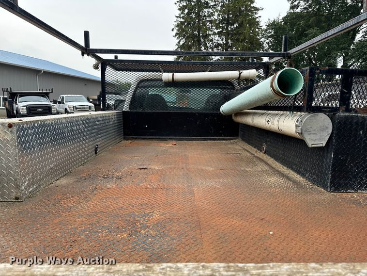 image for item FB5835 2006 Ford F550 flatbed truck