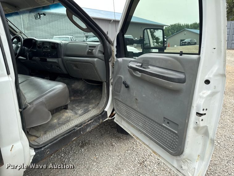 image for item FB5835 2006 Ford F550 flatbed truck