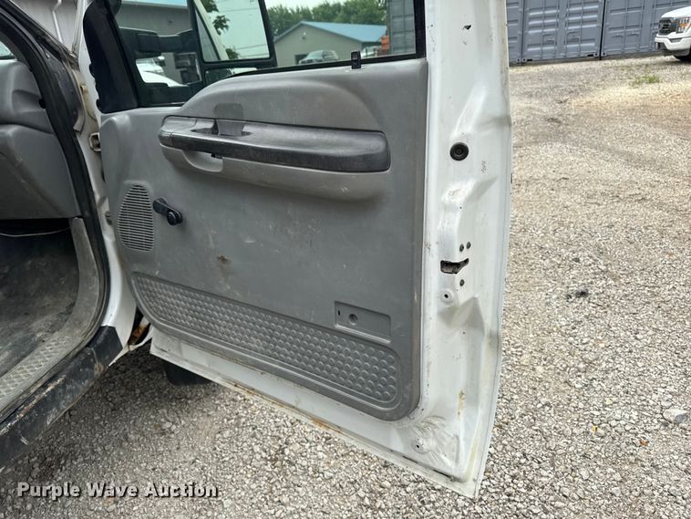 image for item FB5835 2006 Ford F550 flatbed truck