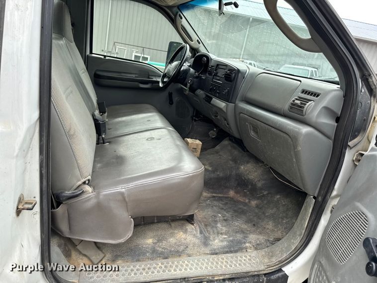 image for item FB5835 2006 Ford F550 flatbed truck