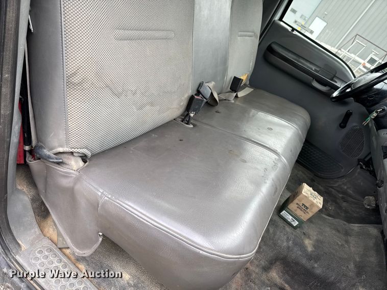 image for item FB5835 2006 Ford F550 flatbed truck