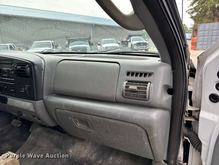 image for item FB5835 2006 Ford F550 flatbed truck