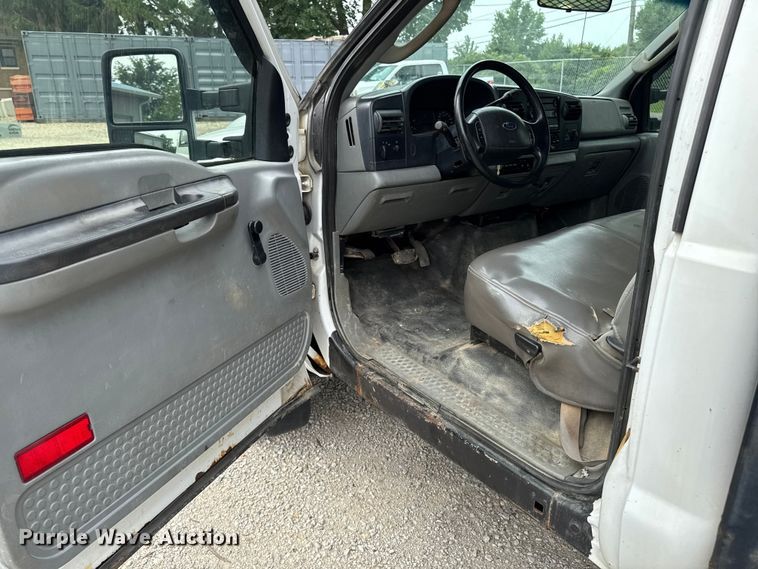 image for item FB5835 2006 Ford F550 flatbed truck