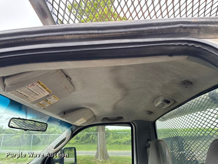 image for item FB5835 2006 Ford F550 flatbed truck