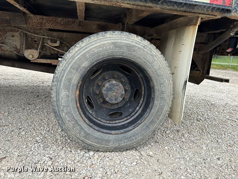 image for item FB5835 2006 Ford F550 flatbed truck