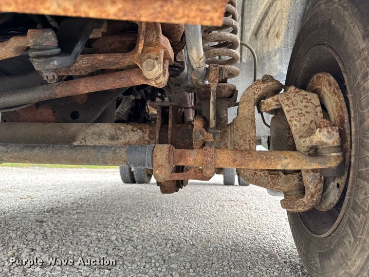 image for item FB5835 2006 Ford F550 flatbed truck