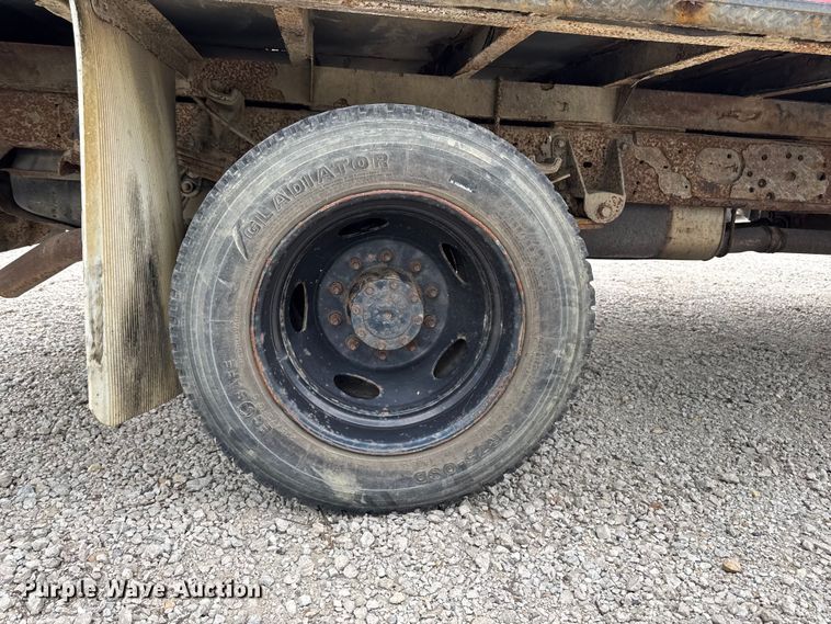 image for item FB5835 2006 Ford F550 flatbed truck