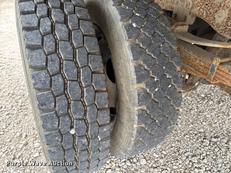 image for item FB5835 2006 Ford F550 flatbed truck