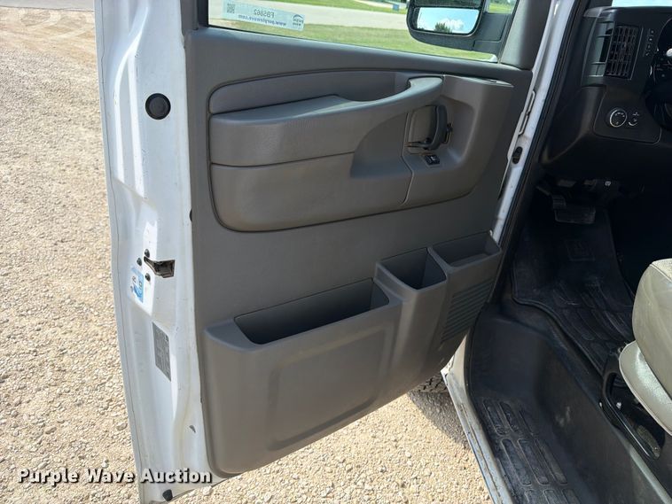 image for item FB5862 2014 Chevrolet Express 3500 van