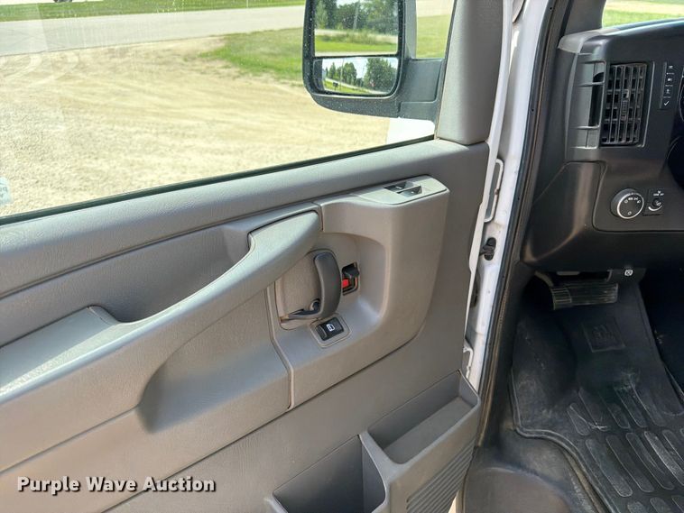 image for item FB5862 2014 Chevrolet Express 3500 van