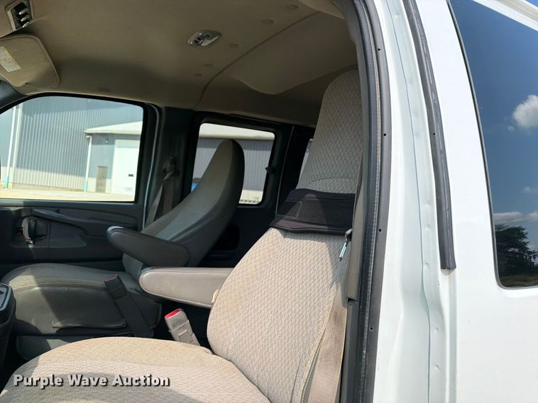 image for item FB5862 2014 Chevrolet Express 3500 van
