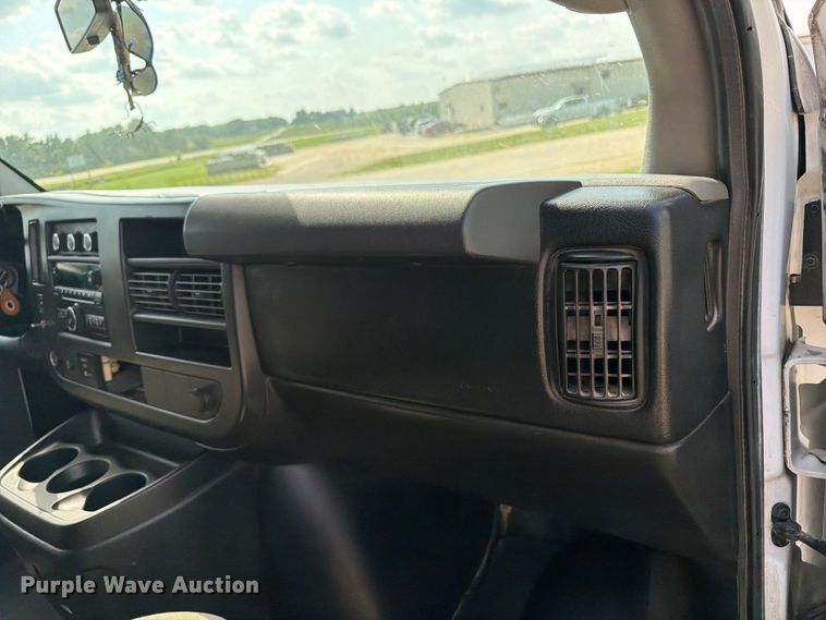 image for item FB5862 2014 Chevrolet Express 3500 van