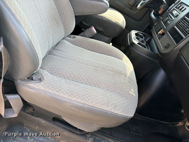 image for item FB5862 2014 Chevrolet Express 3500 van
