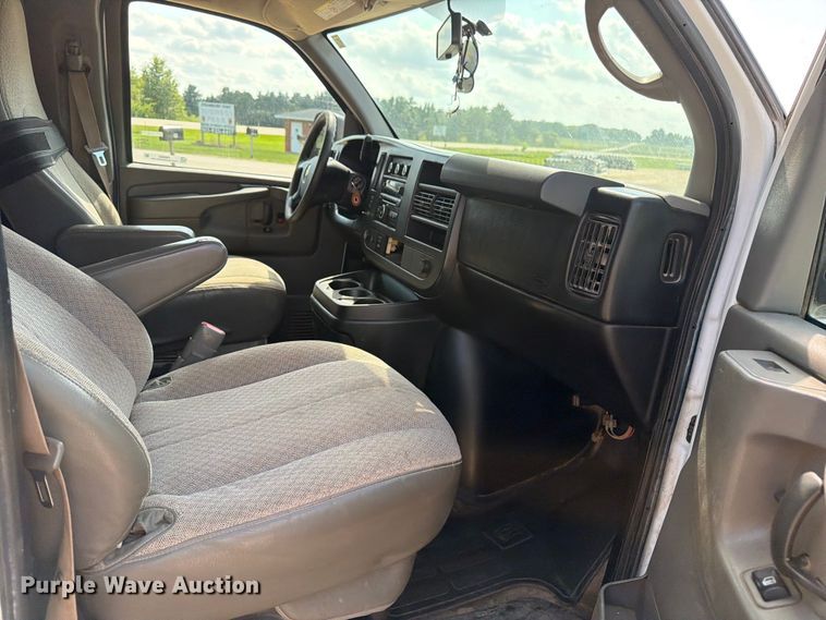 image for item FB5862 2014 Chevrolet Express 3500 van