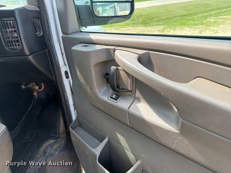 image for item FB5862 2014 Chevrolet Express 3500 van