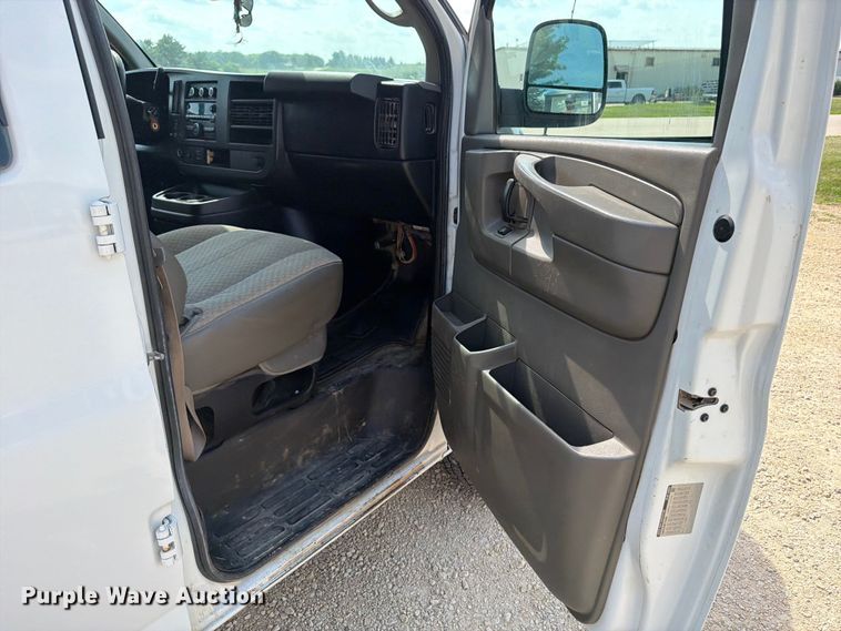 image for item FB5862 2014 Chevrolet Express 3500 van