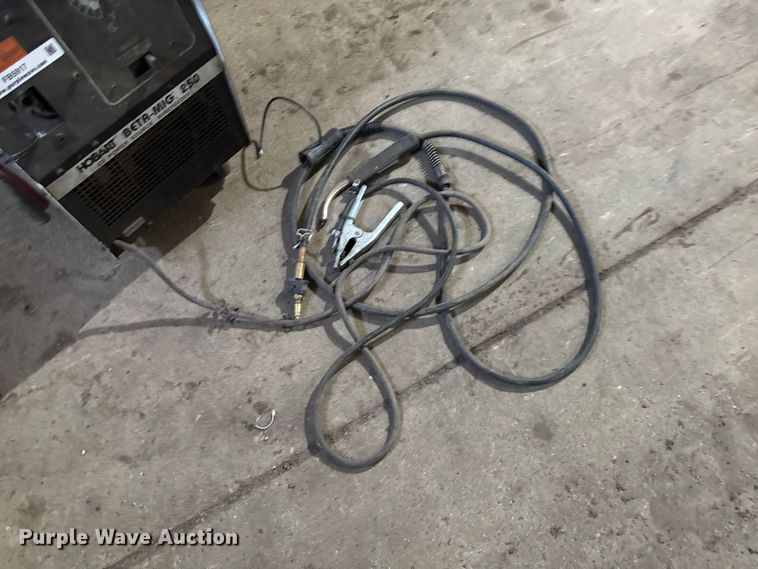 image for item FB5917 Hobart Beta Mig 250 welder