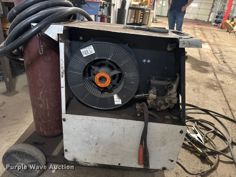 image for item FB5917 Hobart Beta Mig 250 welder