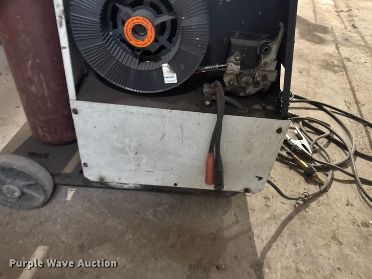 image for item FB5917 Hobart Beta Mig 250 welder