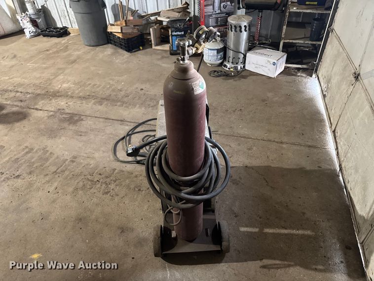image for item FB5917 Hobart Beta Mig 250 welder