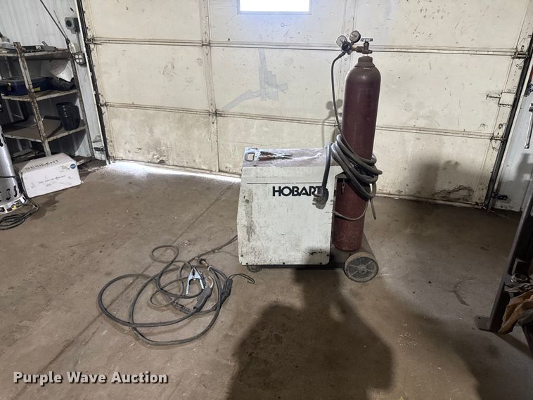 image for item FB5917 Hobart Beta Mig 250 welder