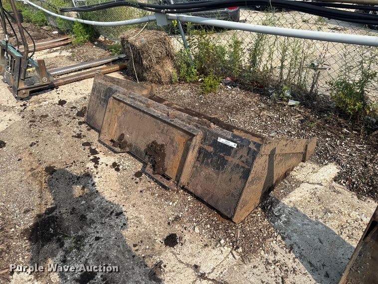 image for item FB5918 Skid steer bucket
