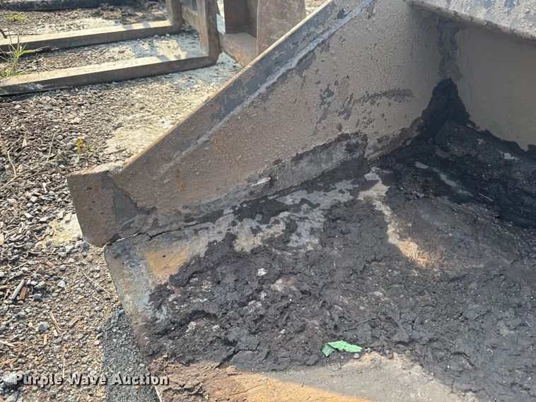 image for item FB5918 Skid steer bucket