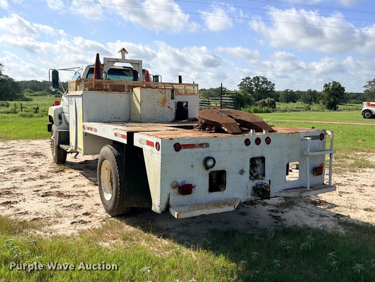image for item FB8279 1993 GMC TopKick flatbed truck