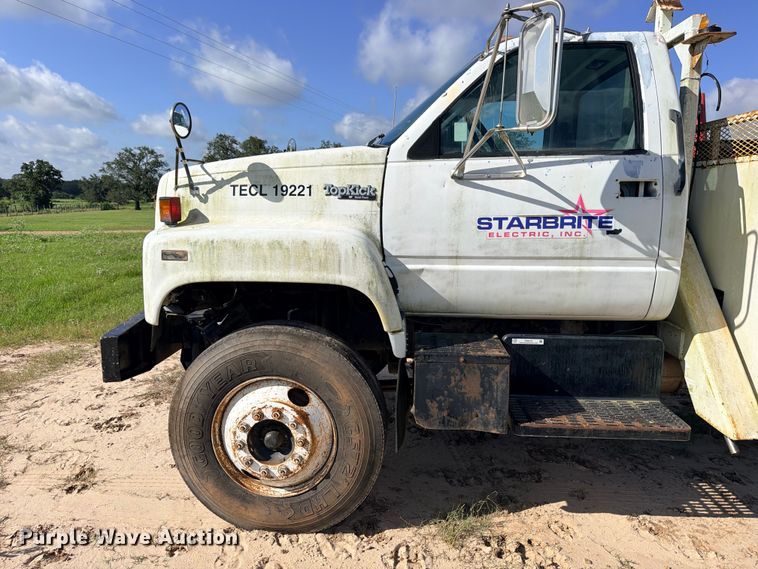 image for item FB8279 1993 GMC TopKick flatbed truck