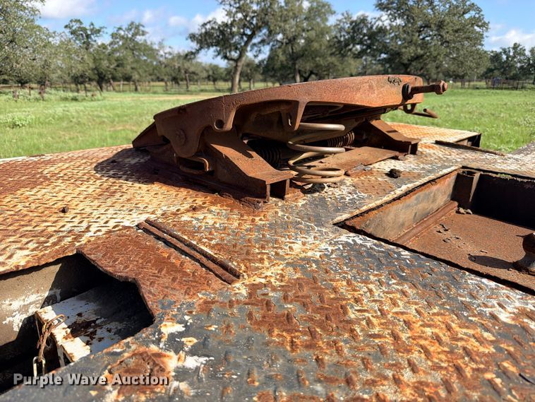 image for item FB8279 1993 GMC TopKick flatbed truck