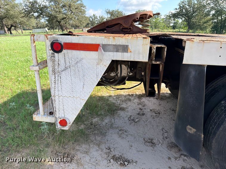 image for item FB8279 1993 GMC TopKick flatbed truck