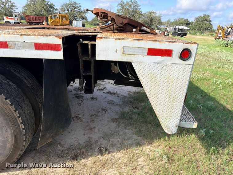 image for item FB8279 1993 GMC TopKick flatbed truck