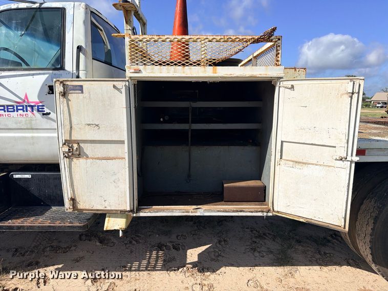 image for item FB8279 1993 GMC TopKick flatbed truck