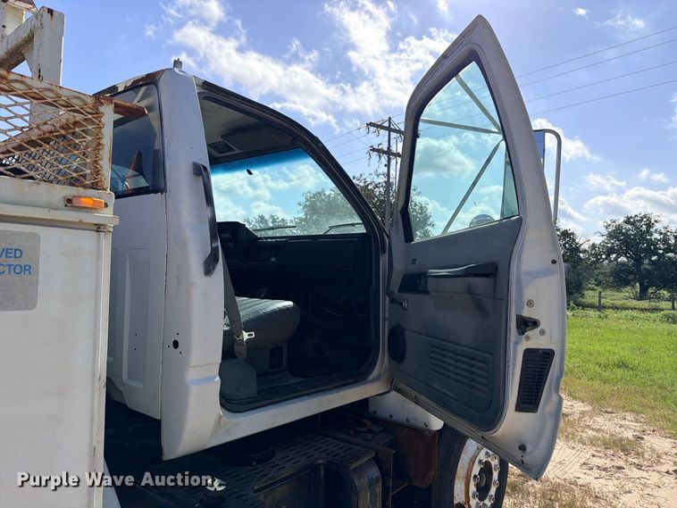 image for item FB8279 1993 GMC TopKick flatbed truck