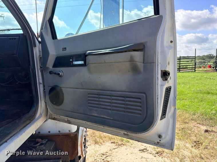 image for item FB8279 1993 GMC TopKick flatbed truck