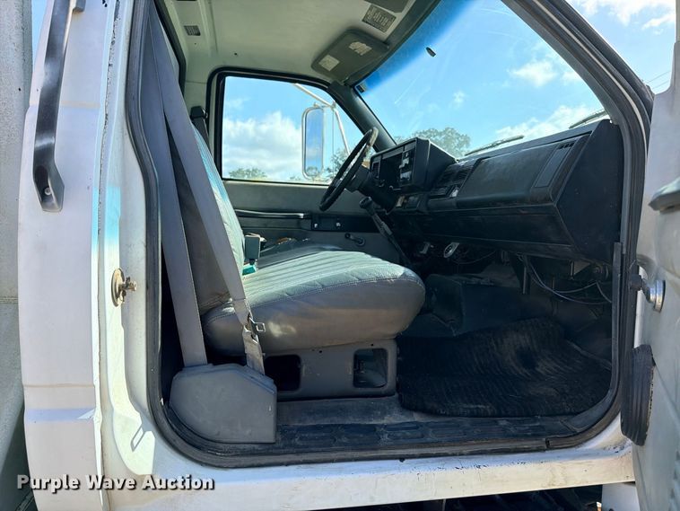image for item FB8279 1993 GMC TopKick flatbed truck