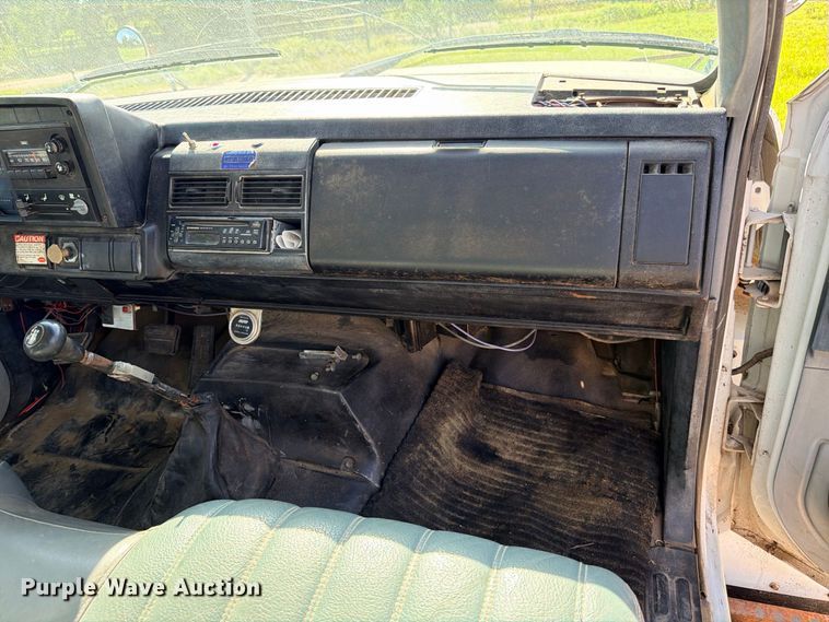 image for item FB8279 1993 GMC TopKick flatbed truck