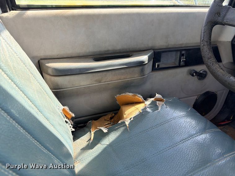 image for item FB8279 1993 GMC TopKick flatbed truck