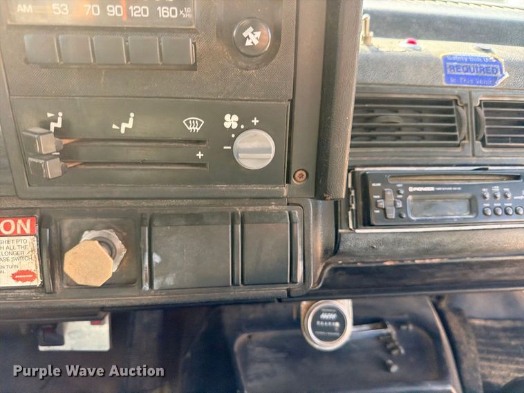 image for item FB8279 1993 GMC TopKick flatbed truck
