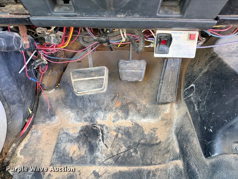 image for item FB8279 1993 GMC TopKick flatbed truck