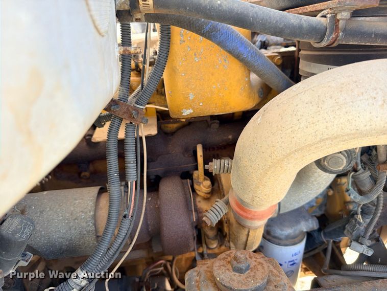 image for item FB8279 1993 GMC TopKick flatbed truck