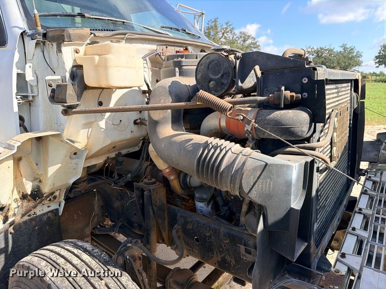 image for item FB8279 1993 GMC TopKick flatbed truck