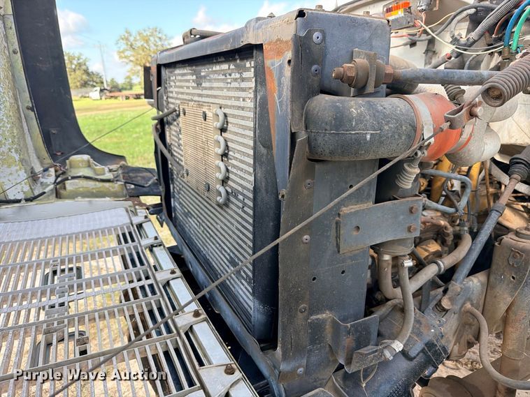 image for item FB8279 1993 GMC TopKick flatbed truck