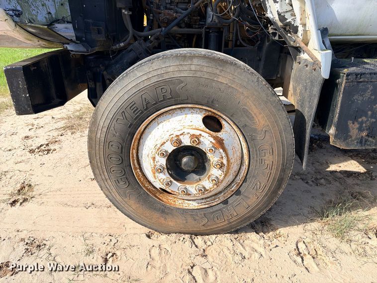 image for item FB8279 1993 GMC TopKick flatbed truck
