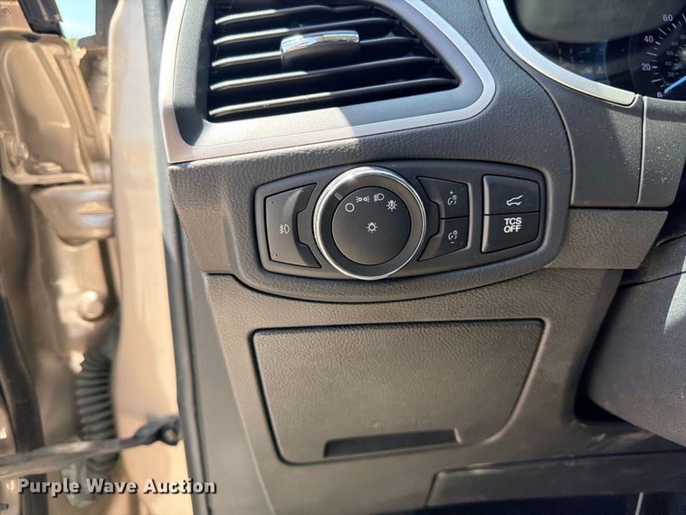 image for item FB8283 2021 Ford Edge SEL SUV