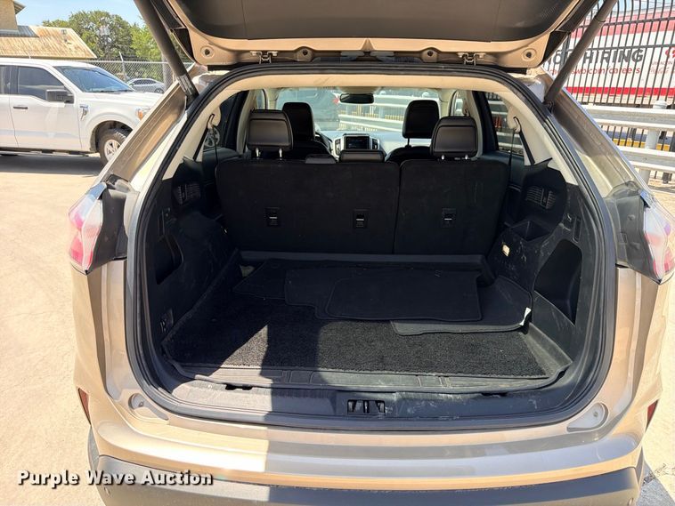 image for item FB8283 2021 Ford Edge SEL SUV