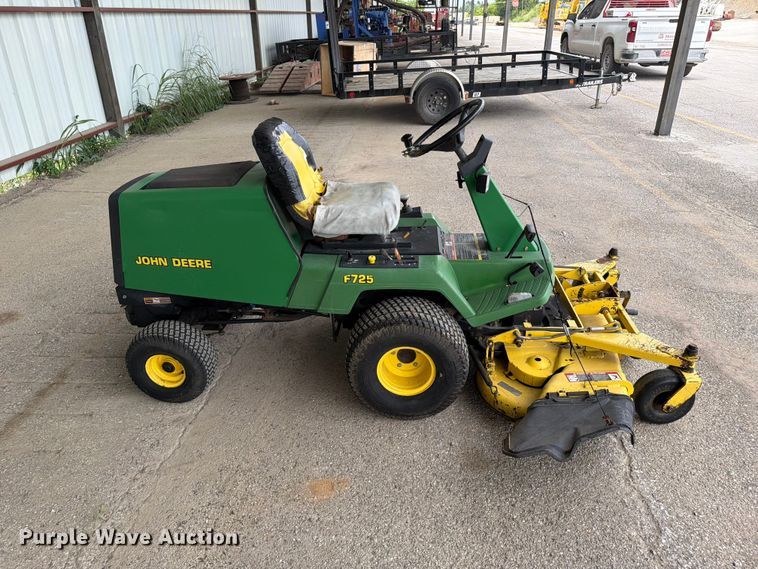 image for item FC0986 John Deere F725 lawn mower